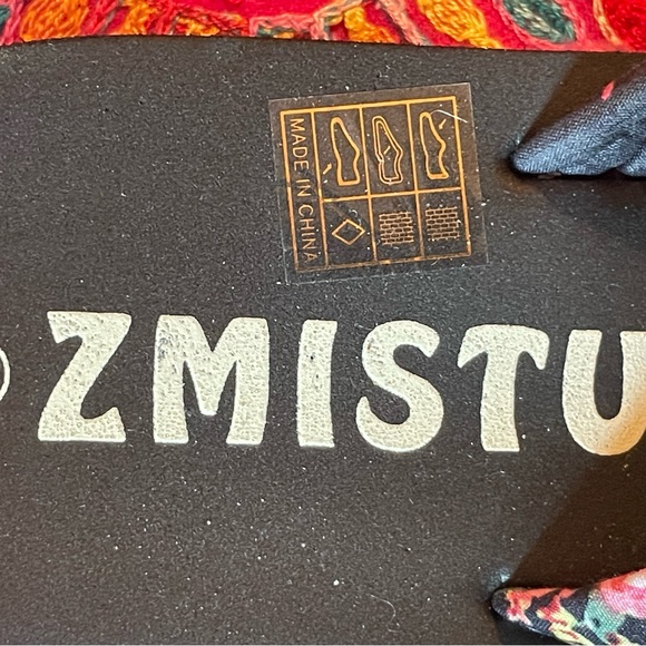 NWOT pretty black flower sandals size 38 so a US 7 7.5 8 - Picture 4 of 6